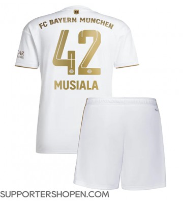 Bayern Munich Jamal Musiala #42 Bortatröja Barn 2022-23 Kortärmad (+ korta byxor)